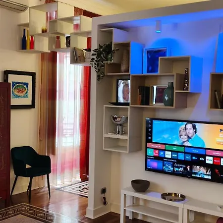 Artist Center Ampio Ed Elegante * Neapol
