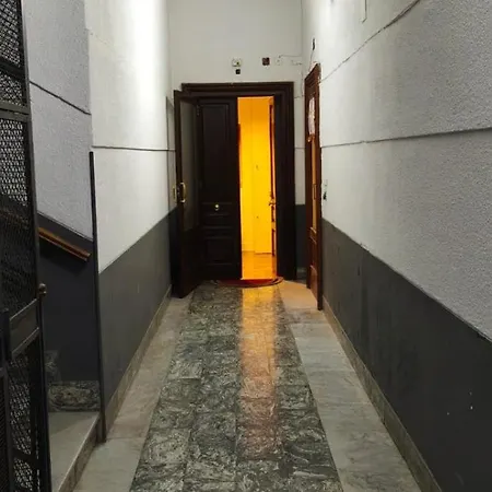 Artist Center Ampio Ed Elegante * Napoli